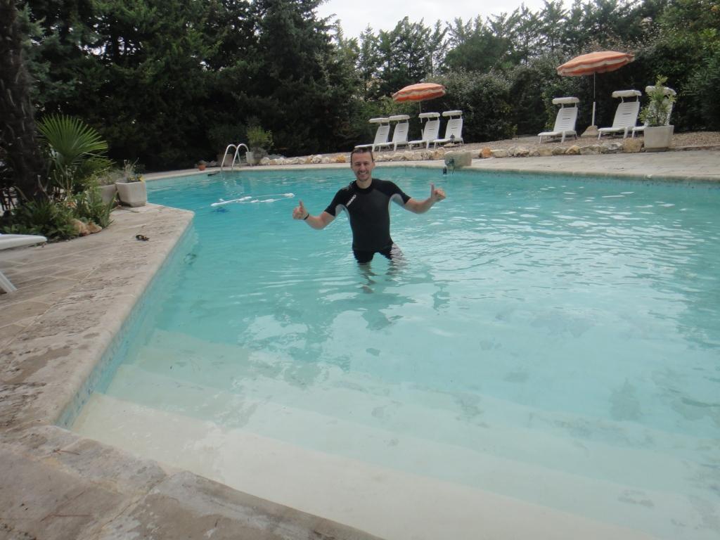Lionel dans la piscine  St Rmy fin octobre...